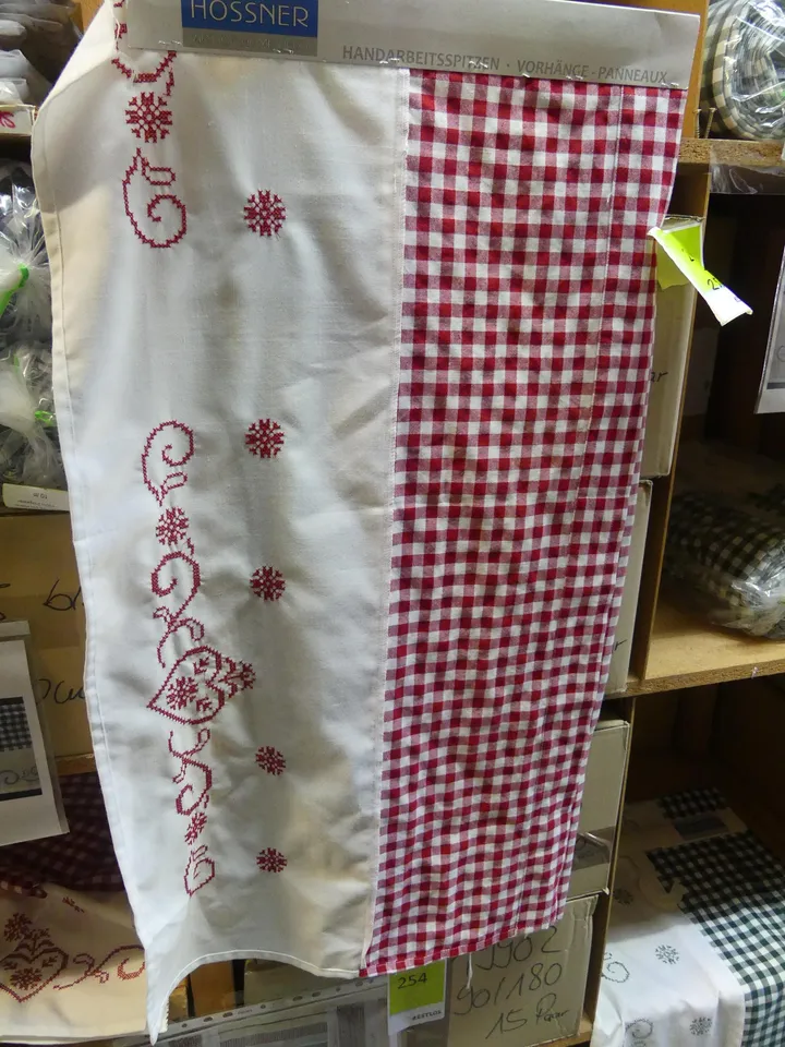 Posten Vorhänge kariert, 100 % Polyester Maße in cm ca. 90 x 180 | ca. 14 Paar